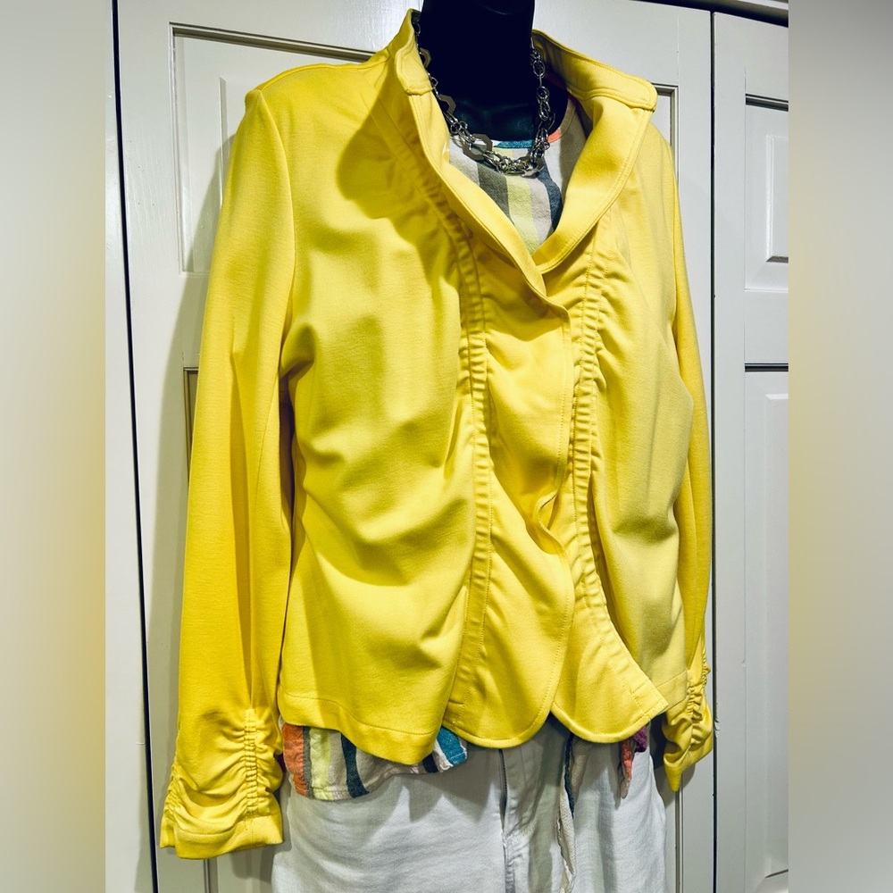 Yellow Jacket Women’s Size 12 by Tribal